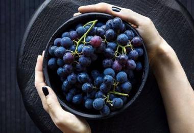 Сколько можно кушать виноград и его влияние на организм